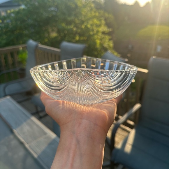 Elegant Clear Glass Bowl- lead crystal shell - Picture 4 of 6